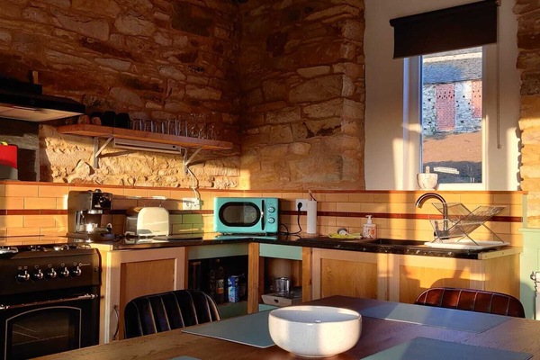 Frigorífic, microones, forn i placa de cuina