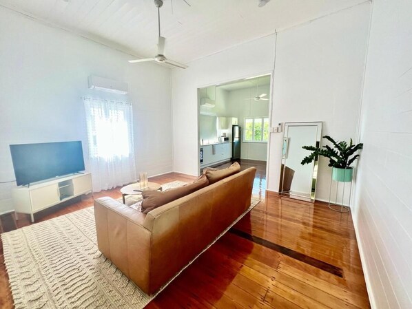 Living area - Two-bedroom apartment with fully equipped kitchen, dining and lounge room.
(North Ward)