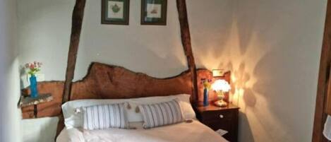 3 bedrooms, travel crib, WiFi, bed sheets