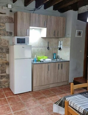Microwave, stovetop, highchair