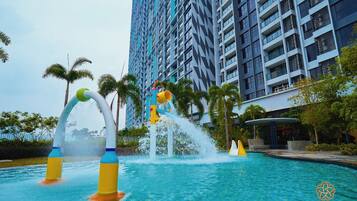 Outdoor pool, pool loungers