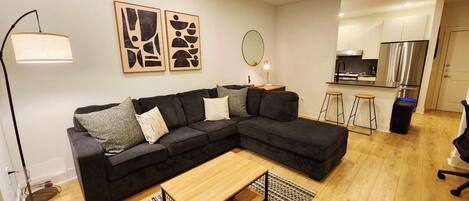 テレビ、書斎 / ワークスペース