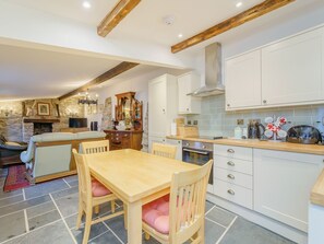 Fridge, dishwasher, toaster, cookware/dishes/utensils - The Druids (Corwen)