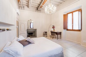 2 Schlafzimmer, Schreibtisch, Bügeleisen/Bügelbrett, Reisekinderbett