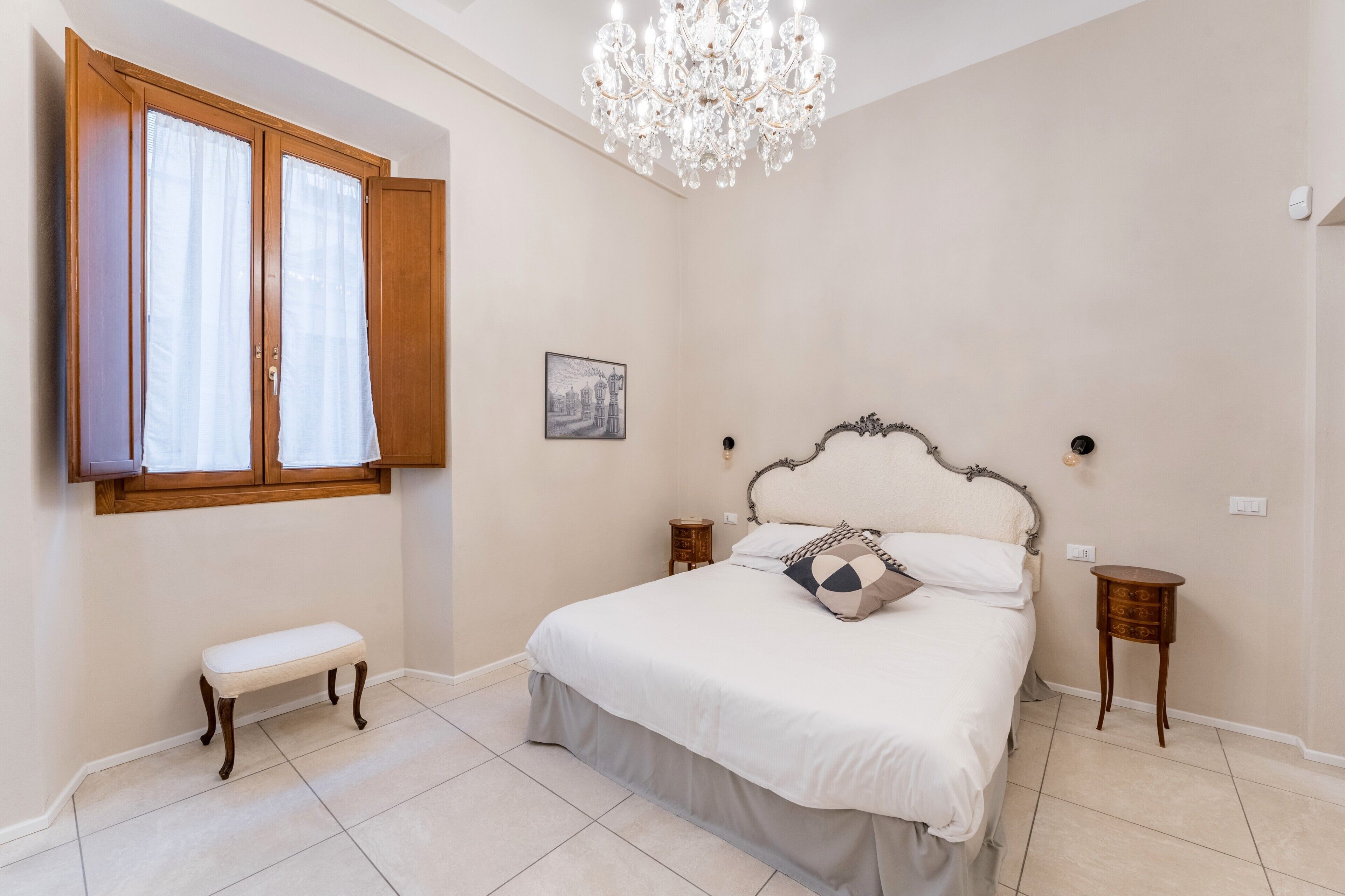 2 室のベッドルーム、デスク、アイロン / アイロン台、旅行用ベビーベッド