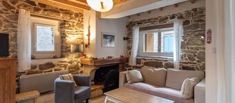 Renovated Pyrenean House with Garden - Sleeps 8 - Near Ski Resorts