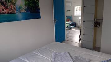 2 bedrooms, iron/ironing board, travel cot, free WiFi