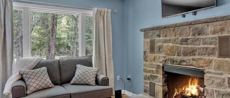 Fernseher, Kamin, Arbeitsbereiche