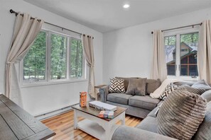 Fernseher, Kamin, Arbeitsbereiche