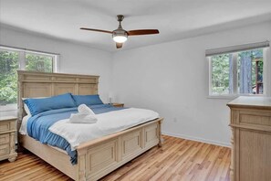 3 bedrooms, iron/ironing board, WiFi, bed sheets