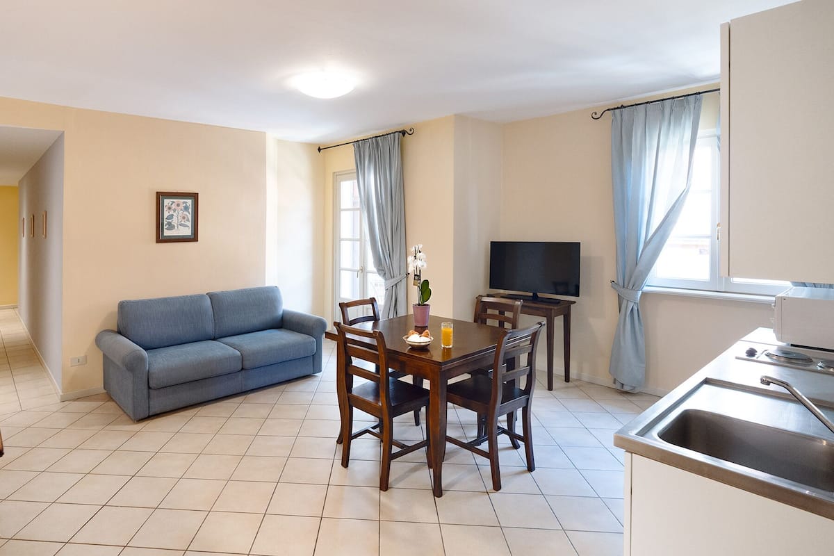 Basic Apartment | Living area