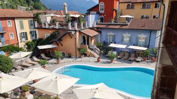 Seasonal outdoor pool, open 8:00 AM to 7:00 PM, pool umbrellas