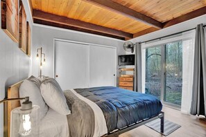 3 bedrooms, WiFi, bed sheets - Woodland Modern Retreat | Pocono Pines | Fire Pit (Pocono Pines)