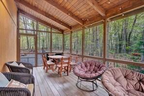 Dining - Woodland Modern Retreat | Pocono Pines | Fire Pit (Pocono Pines)