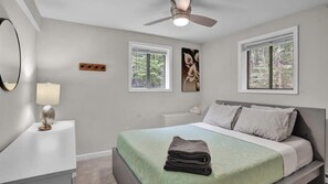 5 bedrooms, WiFi, bed sheets