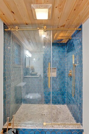 Shower, hair dryer - Pocono Modern | Firepit | Starry Sky | Pets OK (Barrett Township)