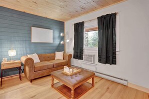 TV - Elements Modern Charmer| Firepits | Pet-Friendly (Barrett Township)