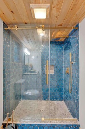 Dusche, Haartrockner, Shampoo