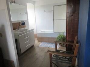 Hair dryer, toilet paper - Gîte Dans Maison en Pierre, Avec Piscine, à la Campagne, Proche Villefranche (Savignac)