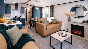 TV connectée, cheminée, chaßne hi-fi