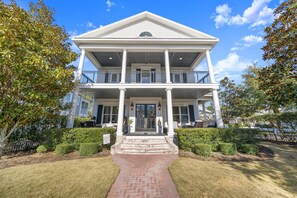 Exterior - Jules in the Sand • Carillon Beach’s Coastal Treasure • 6 BR/4.5 BA • Sleeps 16 (Panama City Beach)