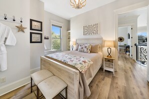 6 soverom, skrivebord, strykejern/-brett og wi-fi (inkludert)