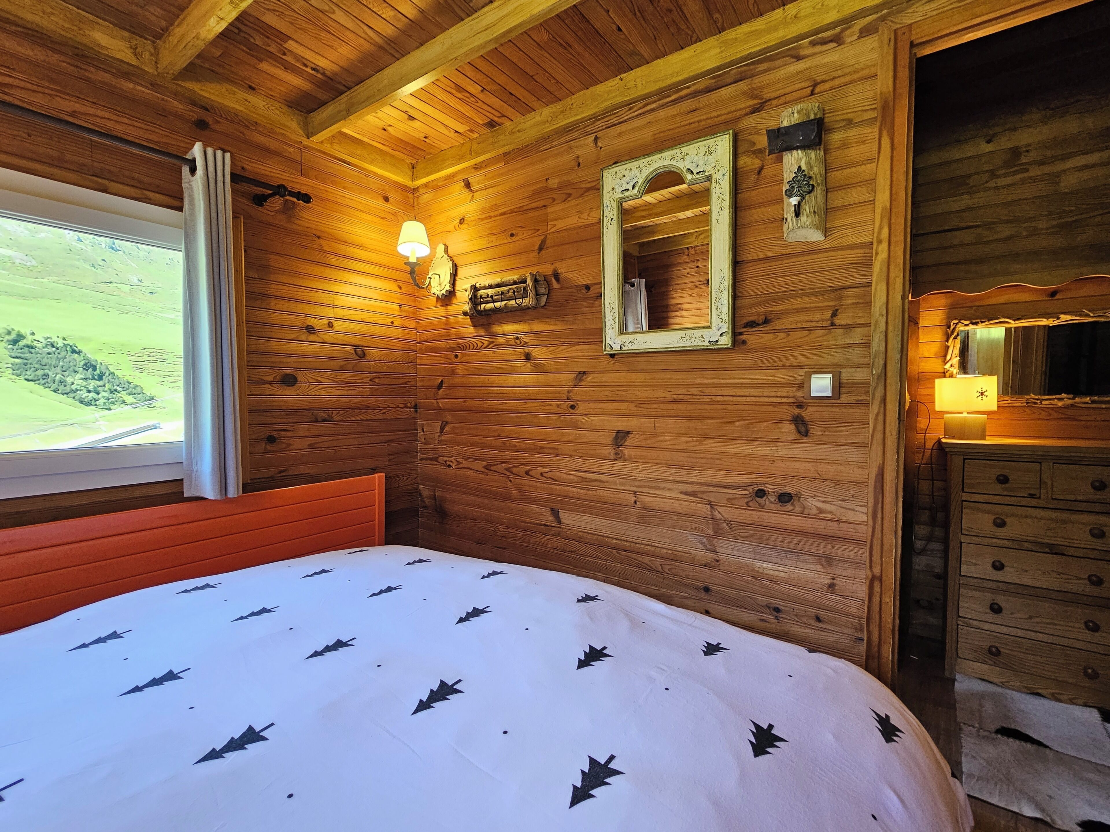 5 Schlafzimmer, Bügeleisen/Bügelbrett