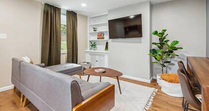 Family Friendly 3-BR Bungalow near Attractions