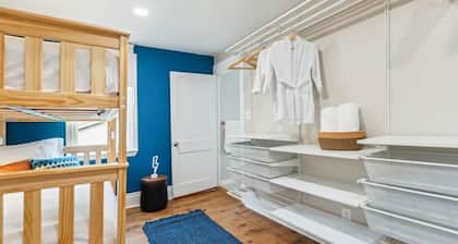 Family Friendly 3-BR Bungalow near Attractions