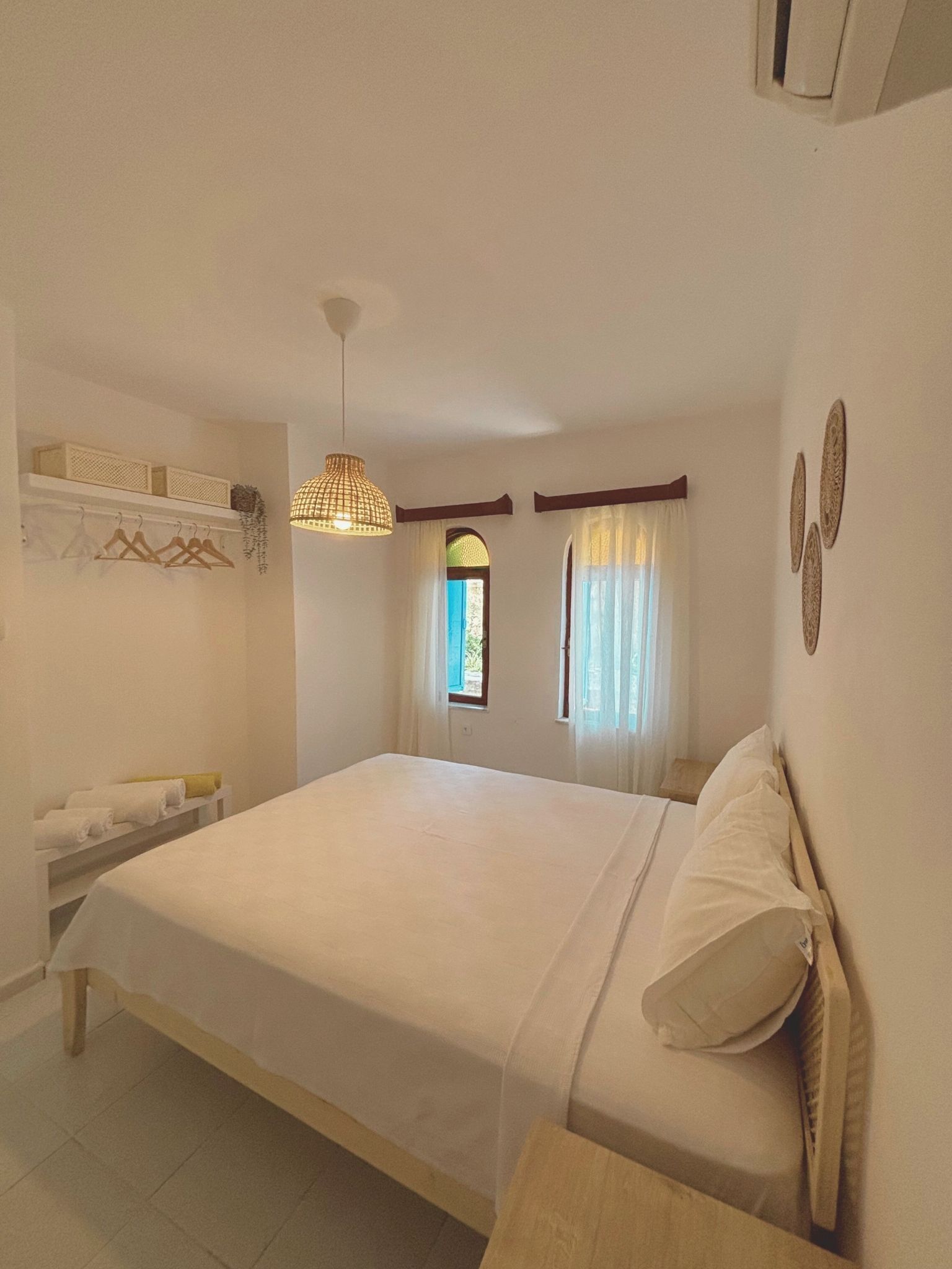 Suite econòmica | Llençols de cotó egipci, roba de llit d'alta qualitat i escriptori 