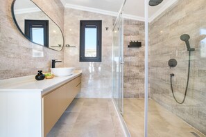 Suite Deluxe | Bany | Assecador de cabells i tovalloles 