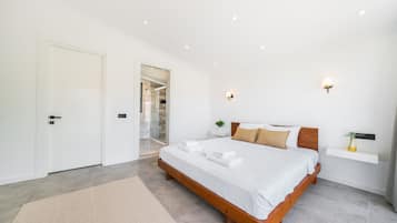 Suite Deluxe | Sábanas de algodón egipcio, ropa de cama de alta calidad, escritorio