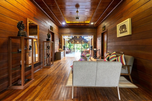 Lobby sitting area - Atoh's Maison (Siem Reap)