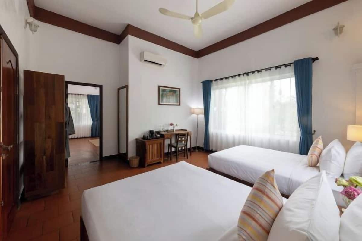 Premium bedding, pillow-top beds, minibar, in-room safe