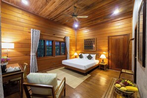 Premium bedding, pillow-top beds, minibar, in-room safe - Atoh's Maison (Siem Reap)