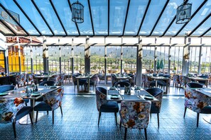 Restaurant - Clarks Inn Express Rishikesh (Rishikesh)