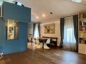 Dining - Terrace Apartment w/firepit inside 4 acre park with Pool, 5m from Treviso (Villorba)