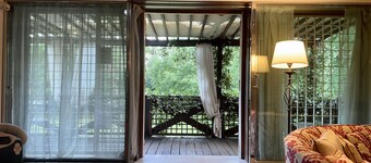 Terrace Apartment w/firepit inside 4 acre park with Pool, 5m from Treviso