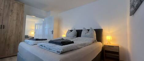 1 Schlafzimmer, schallisolierte Zimmer, Bügeleisen/Bügelbrett