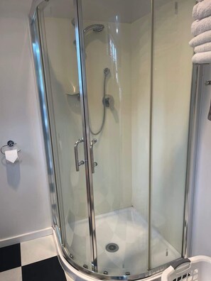 Regadera y secadora de cabello 