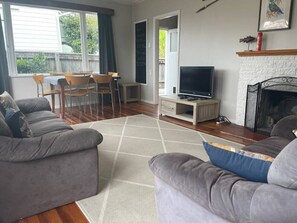 TV, fireplace