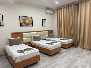 Desk, free WiFi - The Moon Hotel (Tashkent)