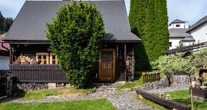 Traditional cozy cottage in Tatras w/firepit, super close to great hiking trails