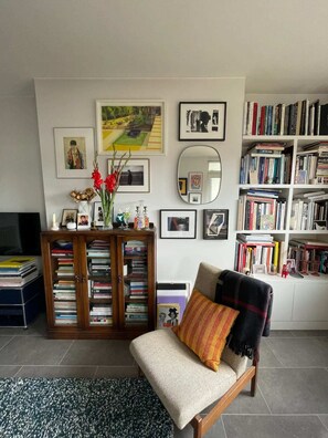 Basic Apartment, 1 Double Bed | Interior - Contemporary 1BD Flat W/balcony - Stoke Newington! (London)