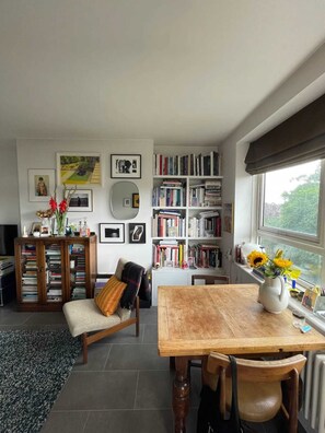 Basic Apartment, 1 Double Bed | Dining - Contemporary 1BD Flat W/balcony - Stoke Newington! (London)