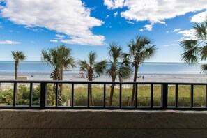 On the beach - Comfort Awaits 3rd Floor Oceanfront Efficiency (Myrtle Beach)