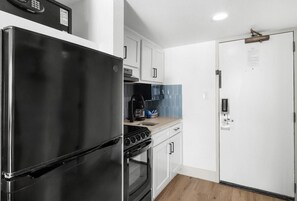 Fridge, microwave, oven, stovetop - Newly Renovated 4th Floor Oceanfront Efficiency (Myrtle Beach)