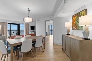 Dining - Coastal Luxury: 3rd Floor Oceanfront 4BR Condo (Myrtle Beach)
