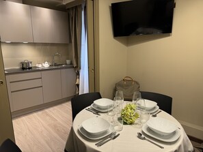 Apartemen Eksekutif, pemandangan kanal | Area keluarga | TV layar datar, Netflix, dan layanan streaming