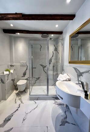 Appartement Exécutif, vue canal | Salle de bain